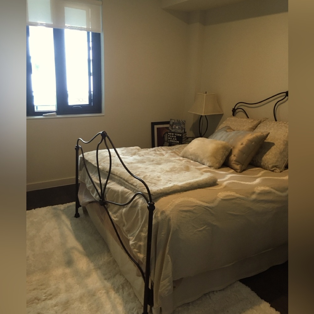 Waterford Queen Bedding with pilliws